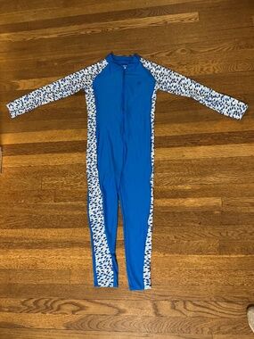 Boys girls size youth medium coolibar suit blue sharks